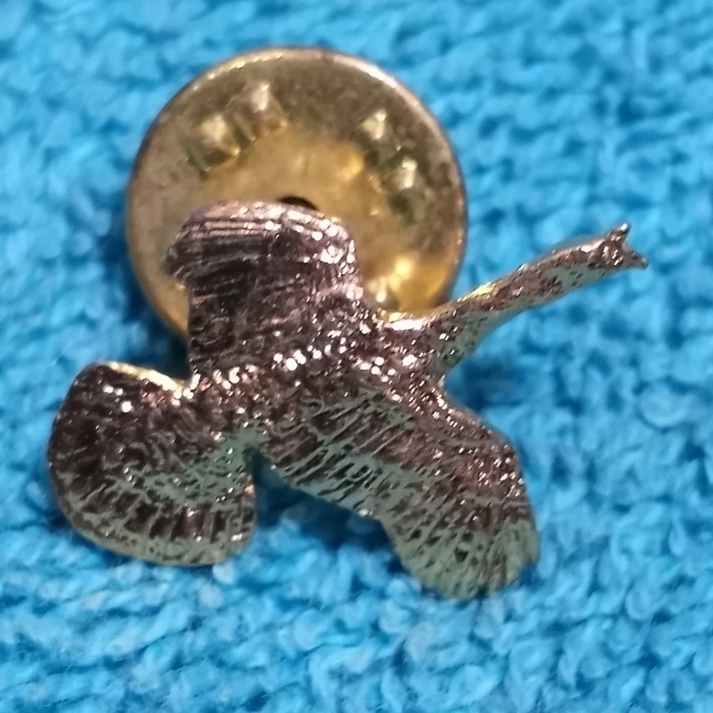 Goldtone Flying Turkey Lapel Pin Harris Vintage